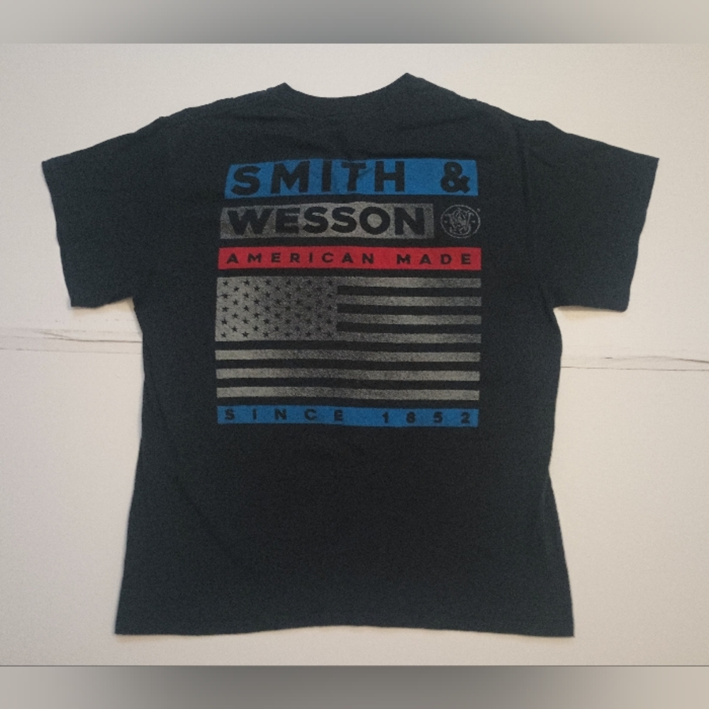 Smith & Wesson Men Medium Black Graphic Print Crew Neck Tee Red White Blue Print